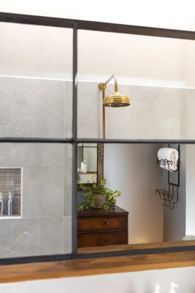 Shower giraffe manor spa