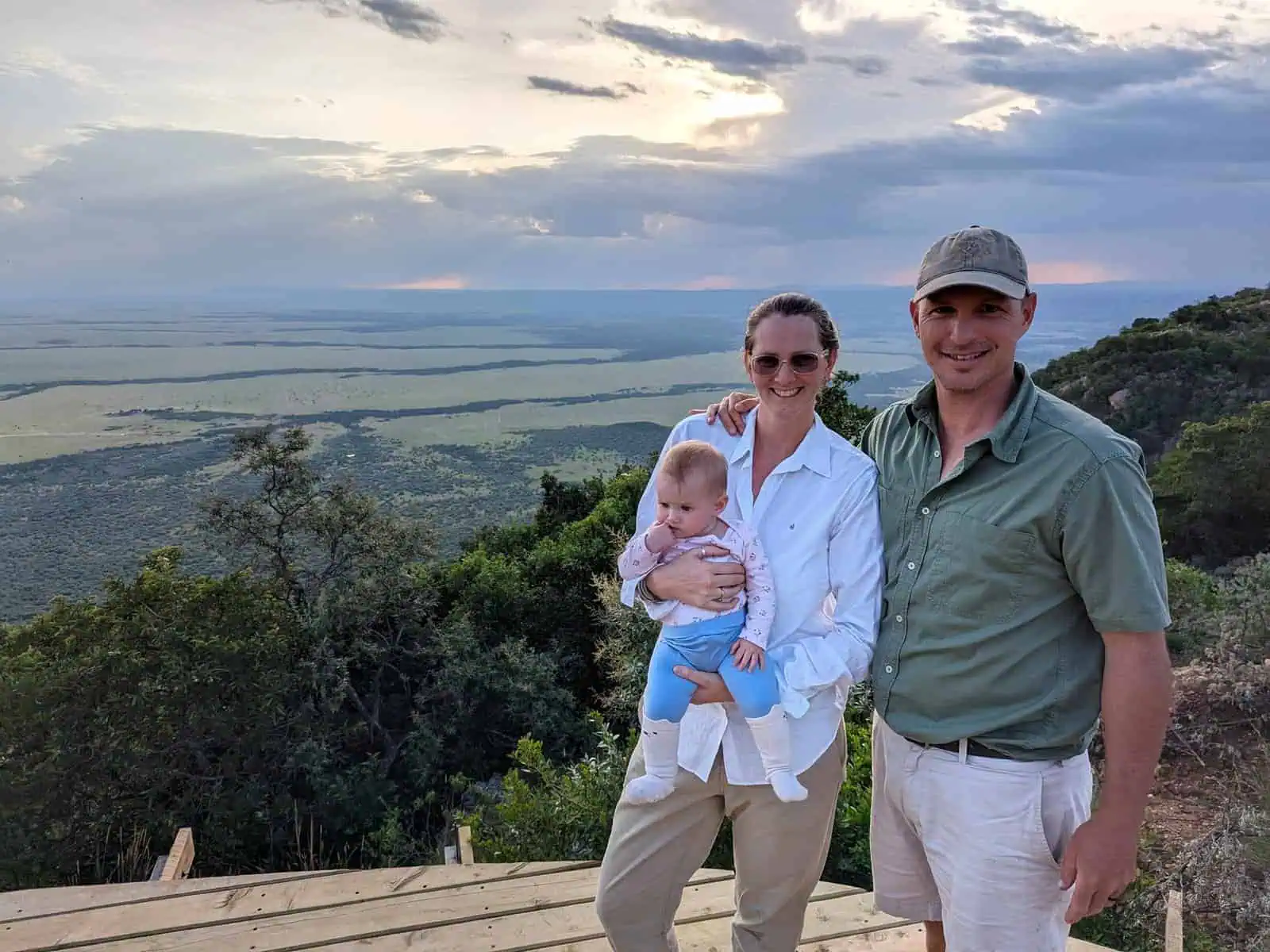 Stunning view of the African savannah at sunset with a family enjoying a safari adventure in nature. Perfect for wildlife enthusiasts seeking an authentic African safari experience.